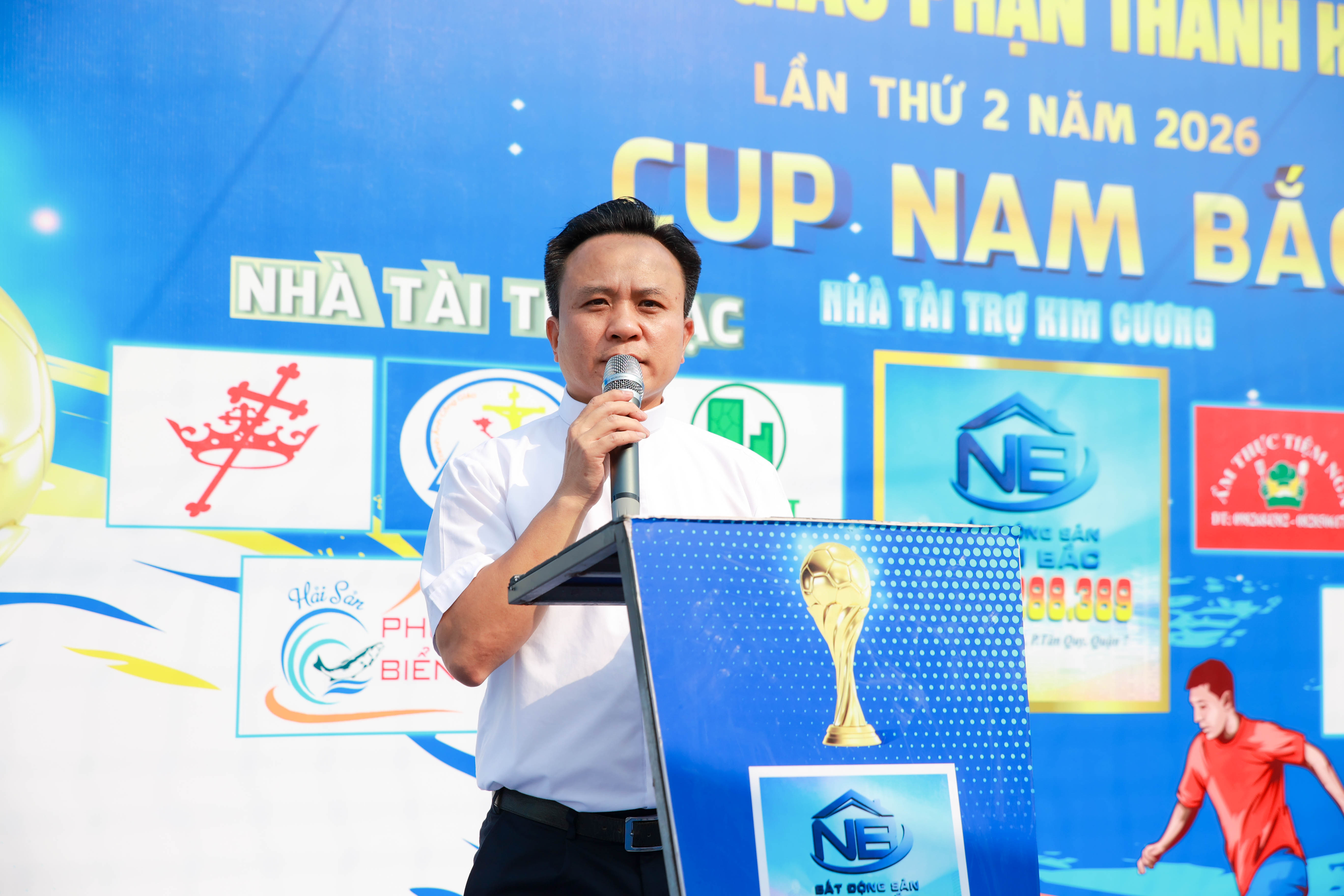 Cha Phêrô Đỗ Minh Hoàng — Giám đốc Trụ sở GP Thanh Hóa tại miền Nam phát biểu tại lễ khai mạc