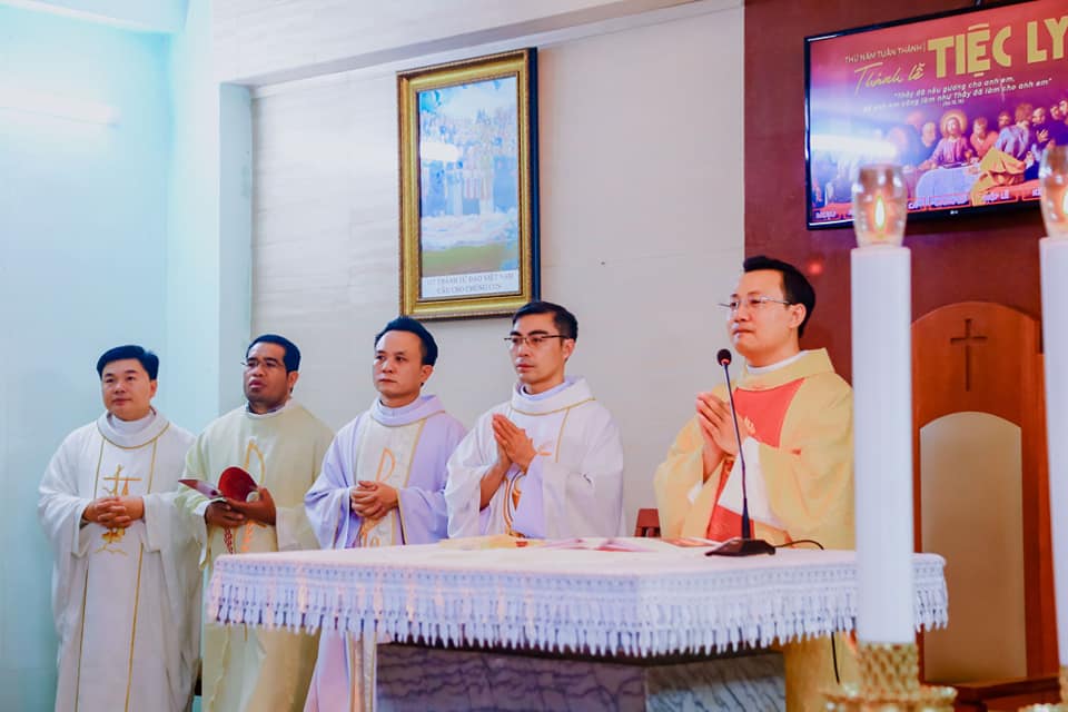 Tam Nhật Thánh 2023 tại Trụ sở Gp. Thanh Hóa. Xin Chúa Phục Sinh luôn đồng hành và ban cho thế giới được sống cảnh hòa bình, cho quê hương Việt Nam...